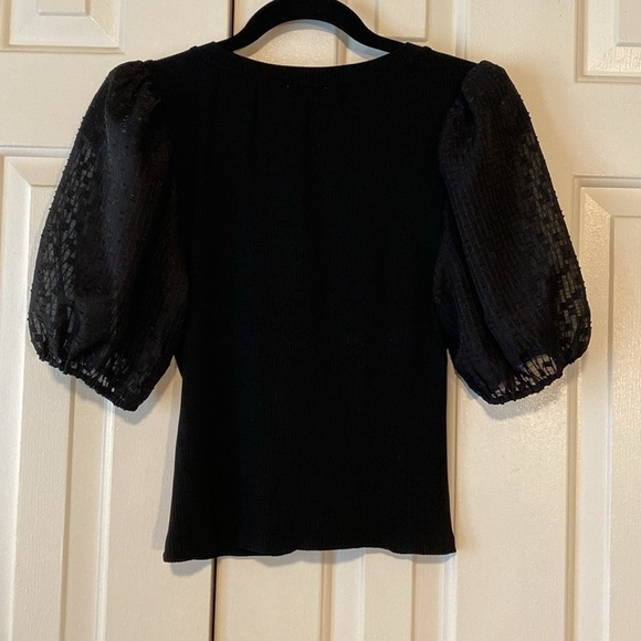 Hartloom Black VNeck Puffy Short Sleeved Shirt Size Medium in Like New Condition - Picture 5 of 9